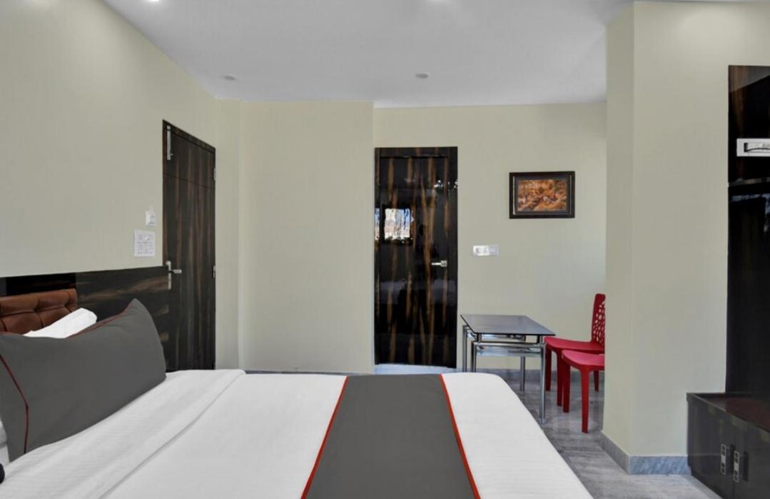Om Guest House And Banquet Calcutá Exterior foto